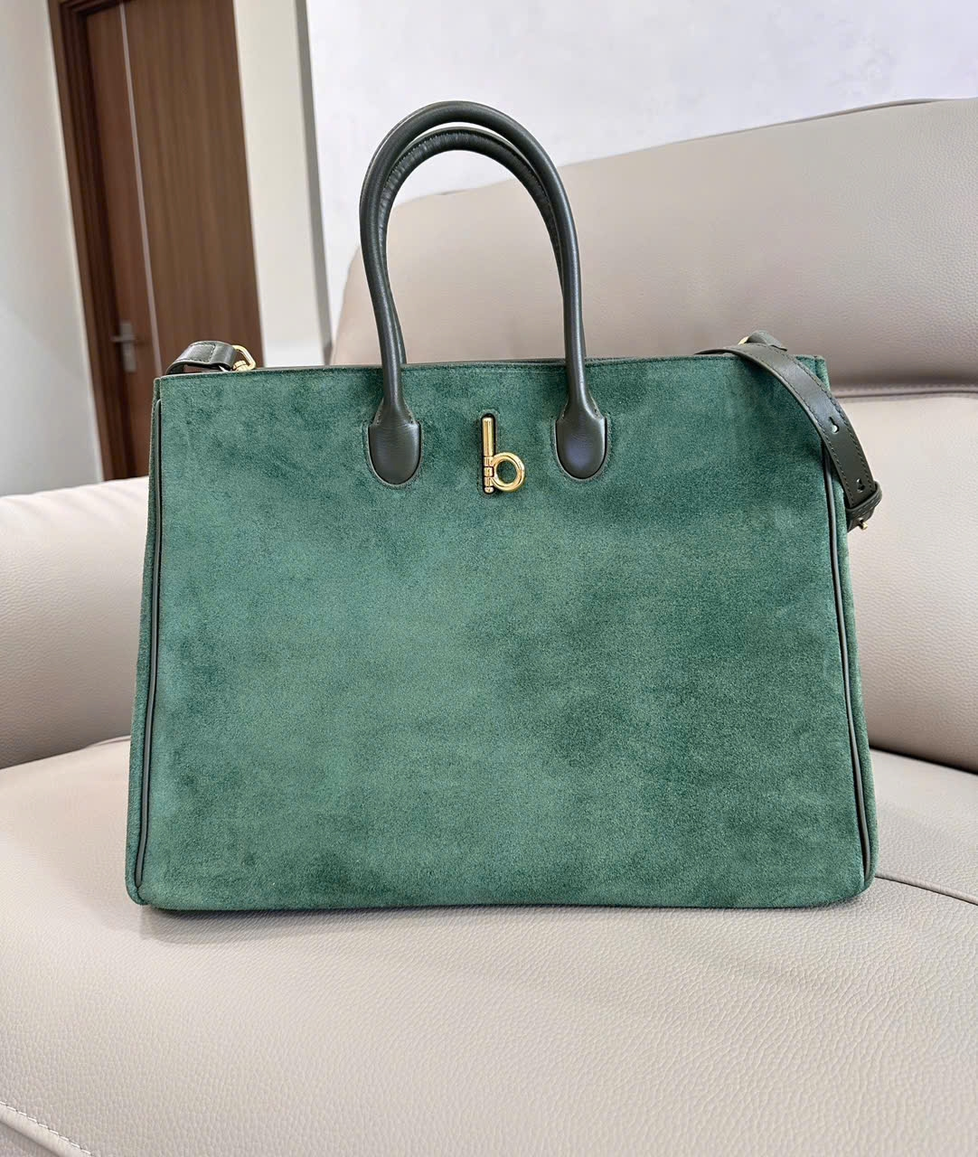 Burberry Medium Rocking Horse Tote - 80944141