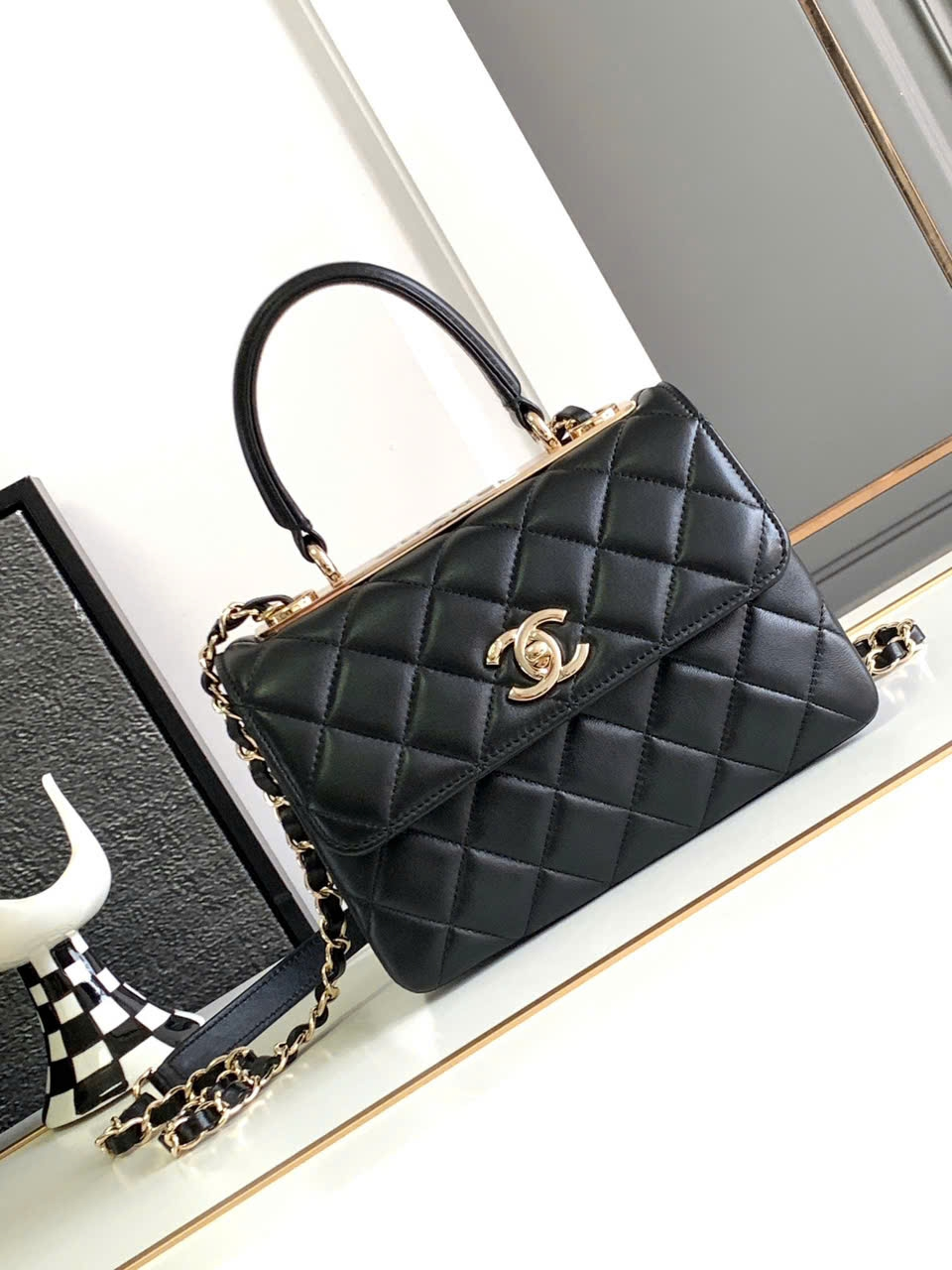 Chanel Matelasse Lambskin Shoulder Bag - XTX042