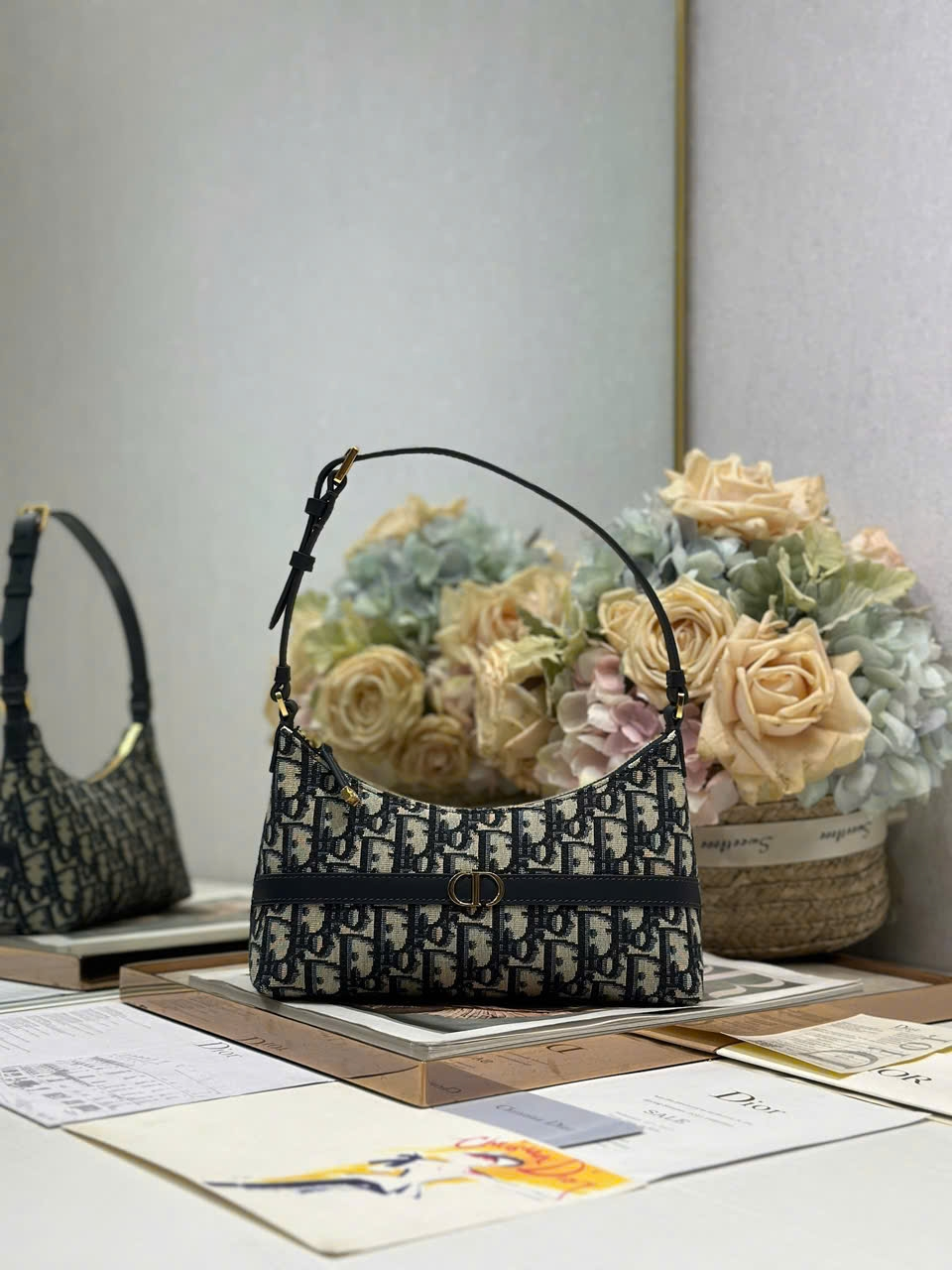Dior 30 Montaigne Mini Hobo - M928