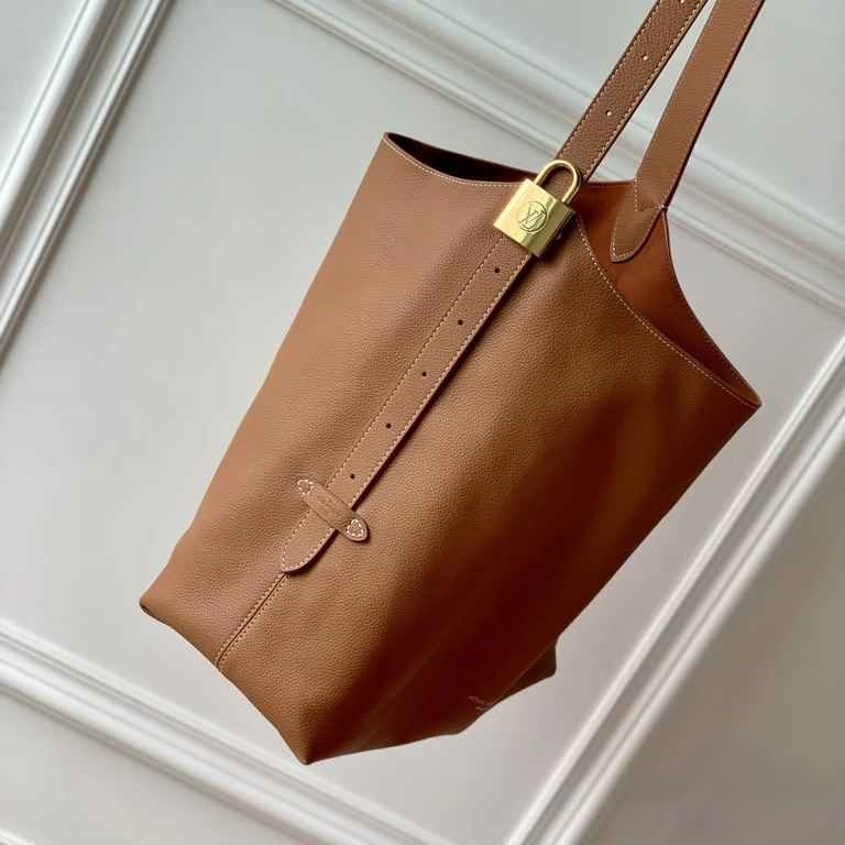 LV Low Key Hobo MM - M24974