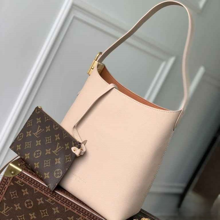 LV Low Key Hobo PM - M14265